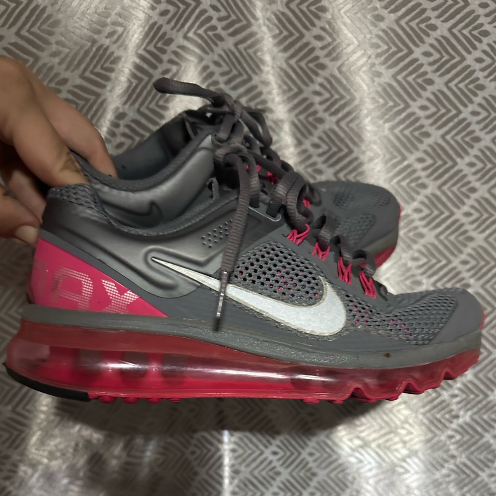 EUC Nike Air max - size 6